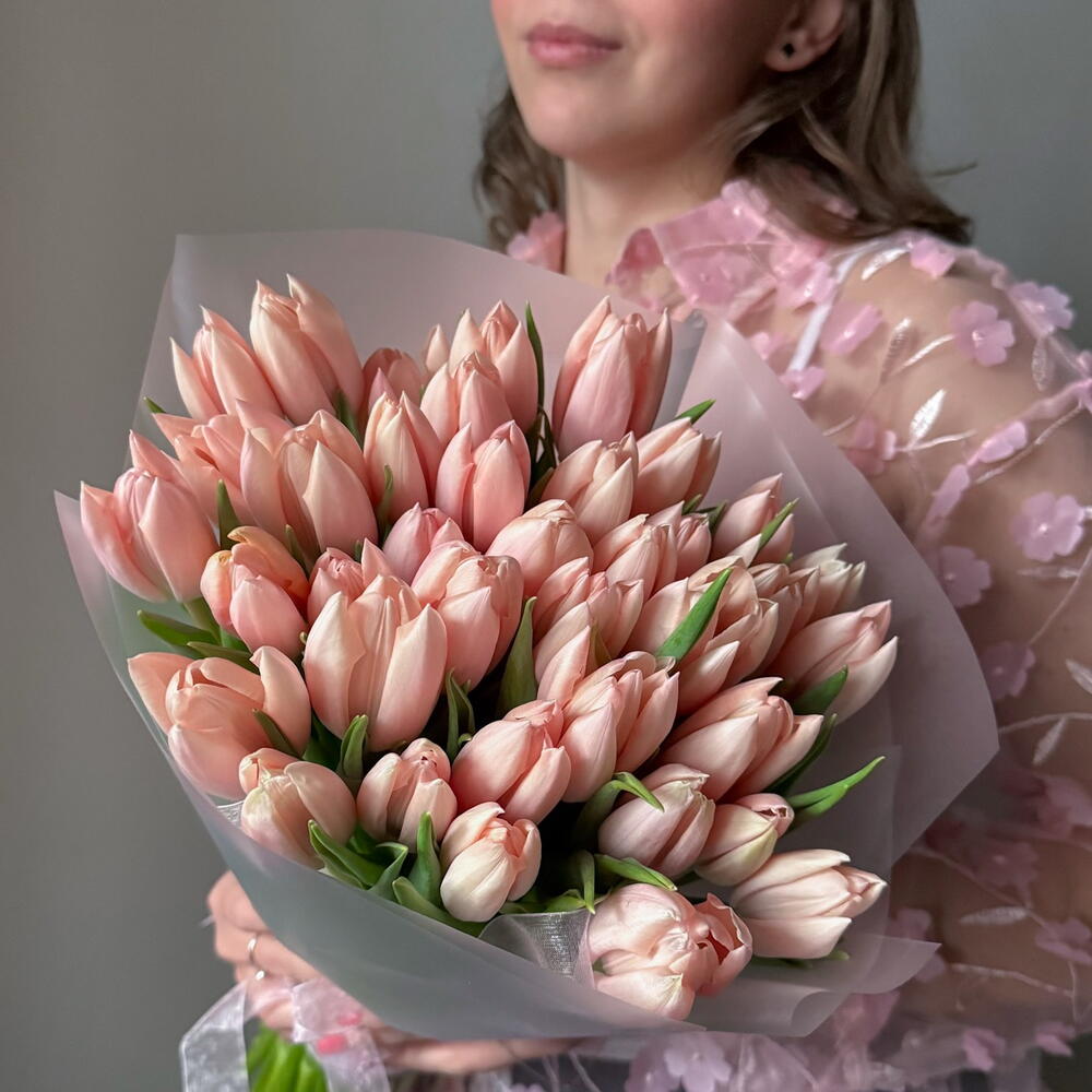Розовые тюльпаны — свежие цветы с доставкой