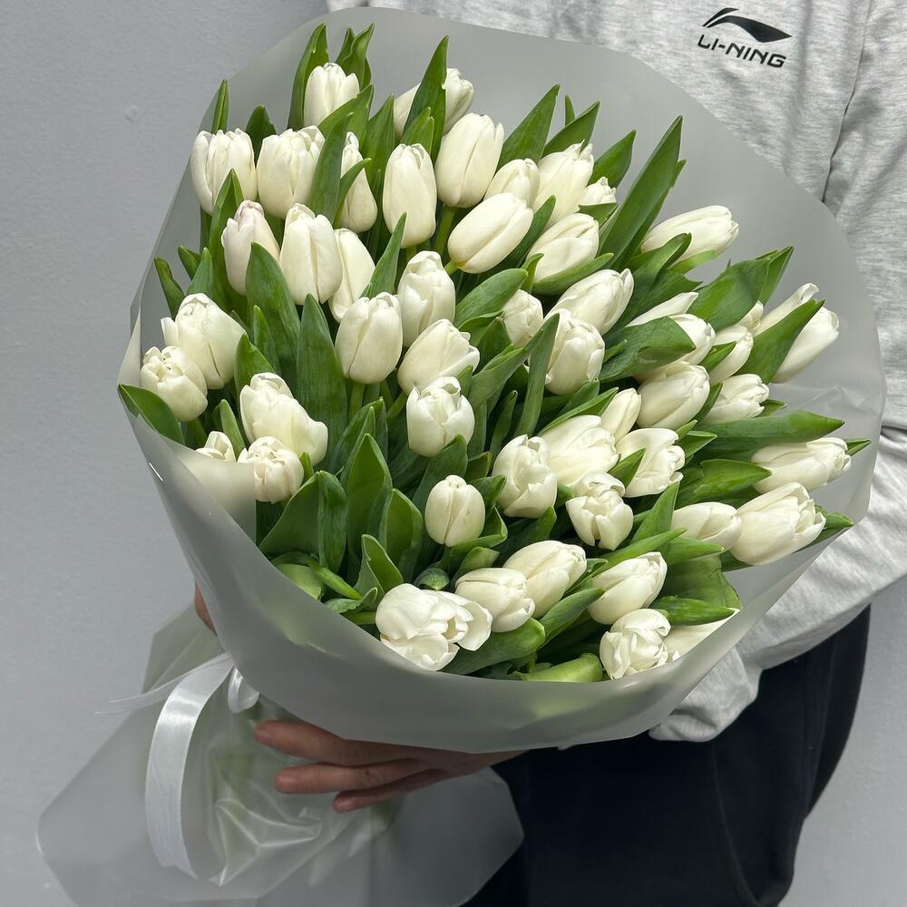 Белые тюльпаны — свежие цветы с доставкой
