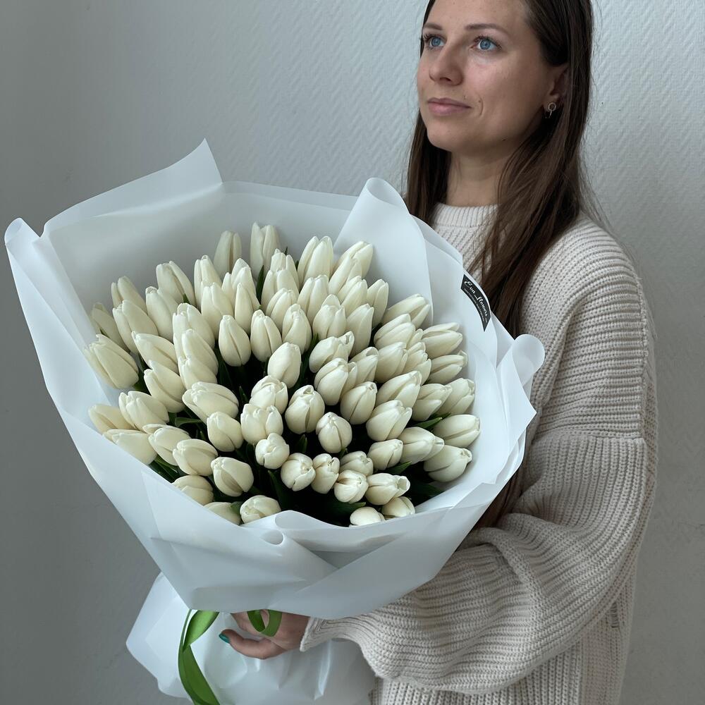 Белые тюльпаны — свежие цветы с доставкой