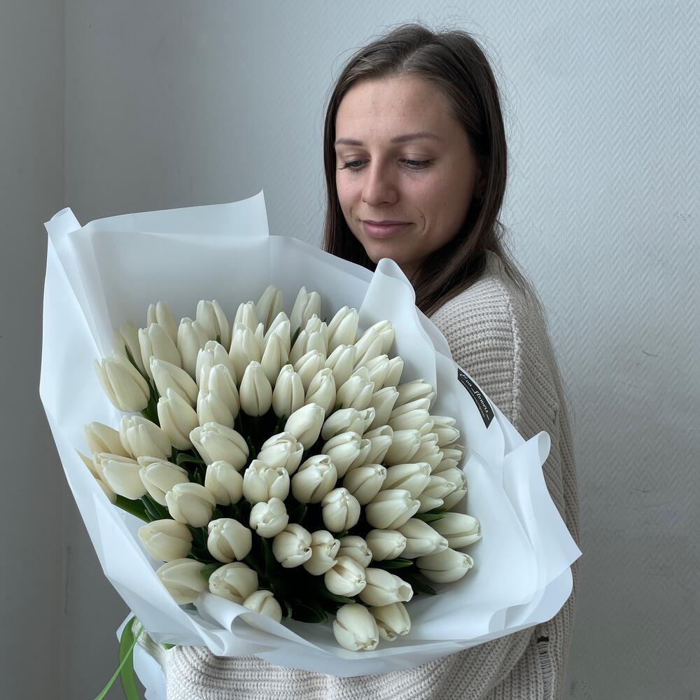 Белые тюльпаны — вид 3